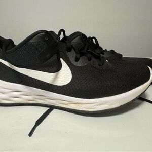Nike Dual-Tone Black and White Running Shoes